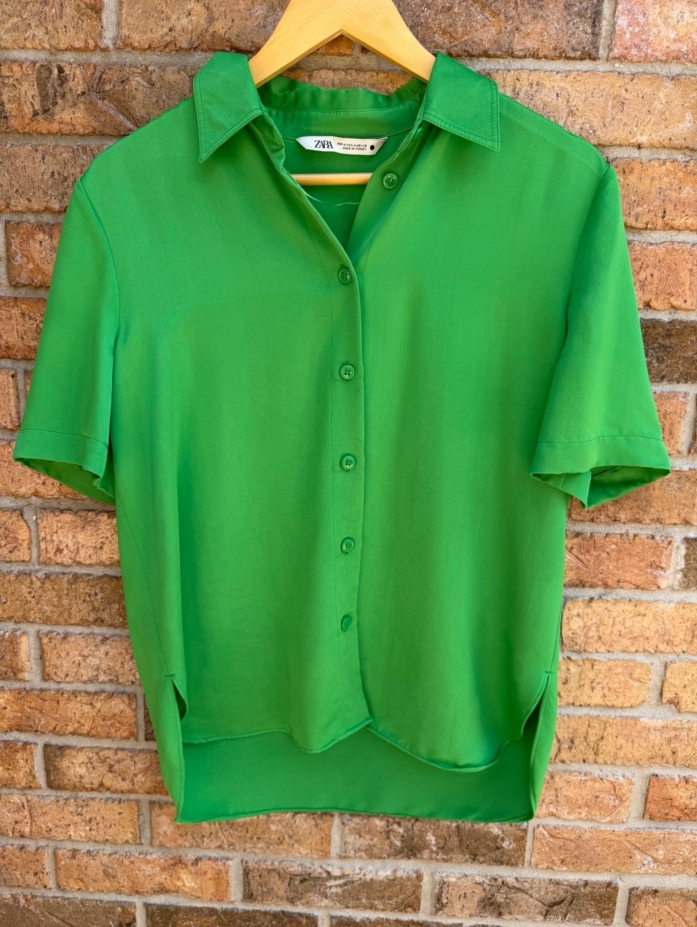 Zara Kelly Green Short Sleeve Button Down Satin like Blouse Shirt Size M